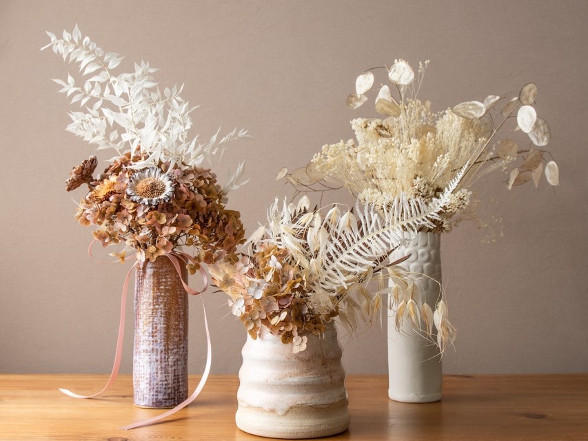 6 reasons we love dried flowers with a ceramic vase – Keeeps